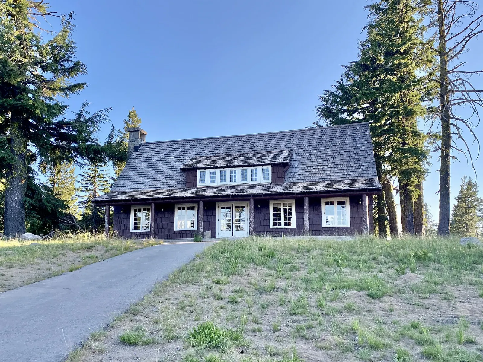 The stone and timber Crater Lake Lodge on the caldera rim above the lake, Crater Lake National Park, Oregon