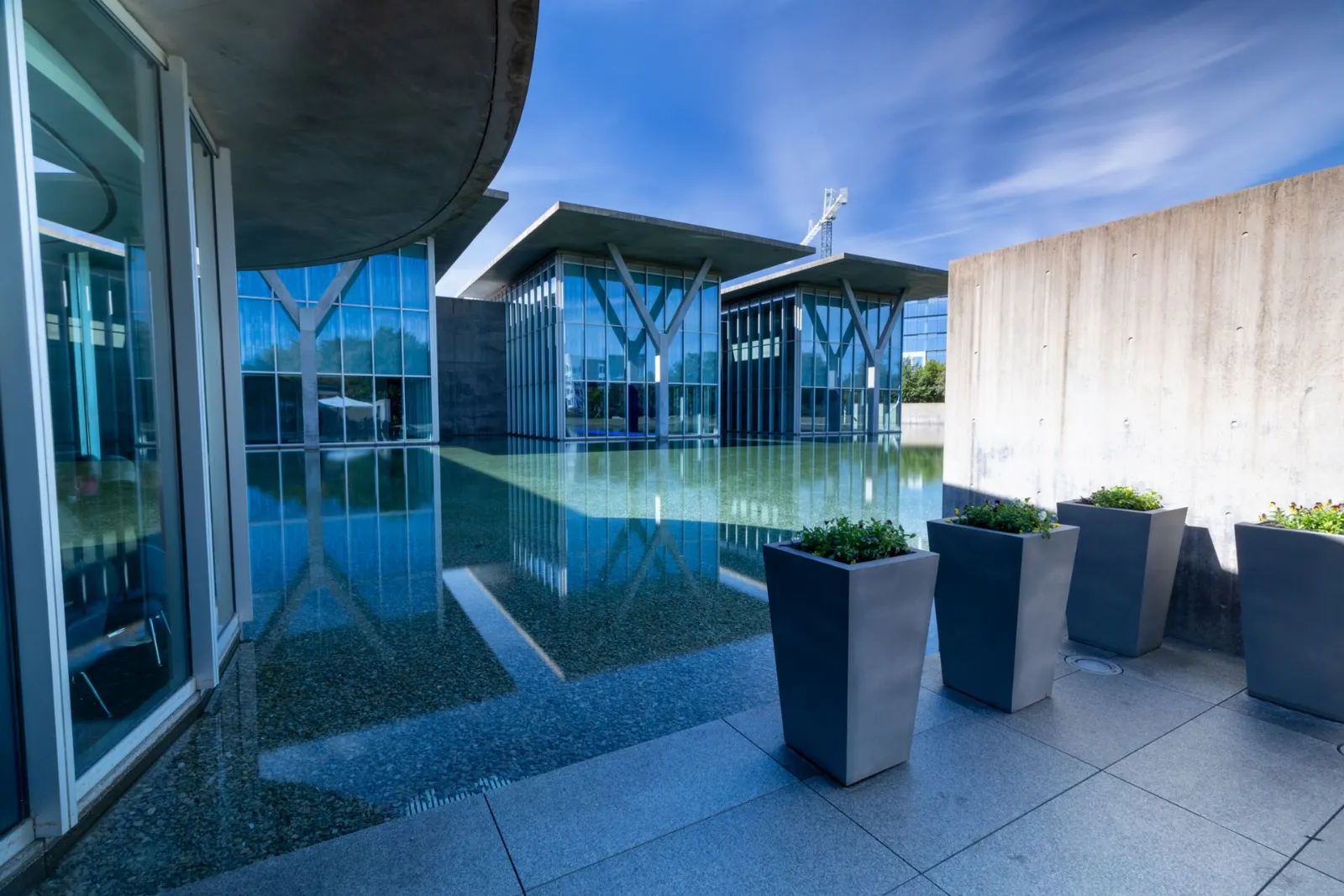 Modern Art Museum of Fort Worth on its pond, Texas