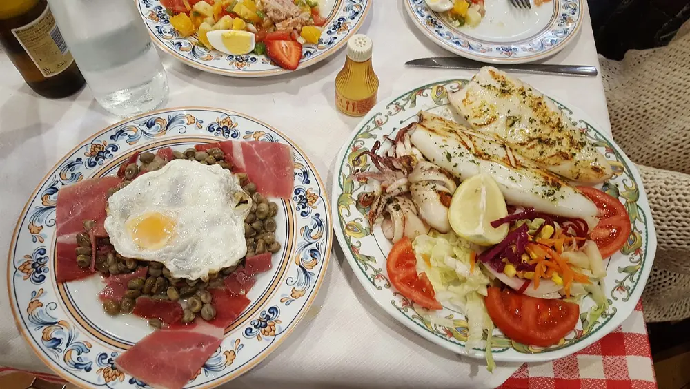 Habas con jamón in Granada, Spain