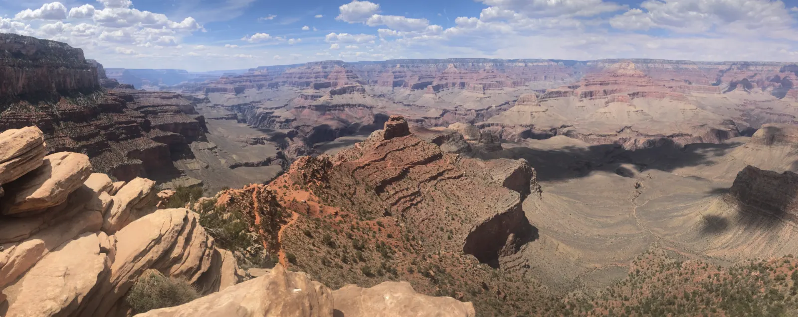 Hikers on the South Kaibab Trail with a wide view of the canyon from Ooh Aah Point, Grand Canyon National Park, Arizona
