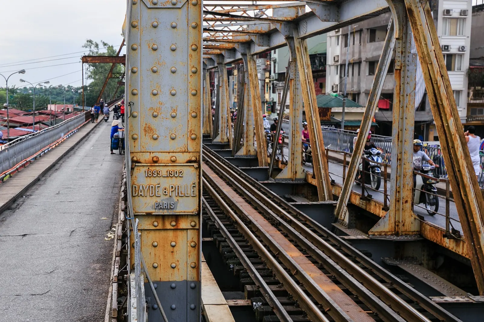 Long Bien Bridge, Hanoi, Vietnam