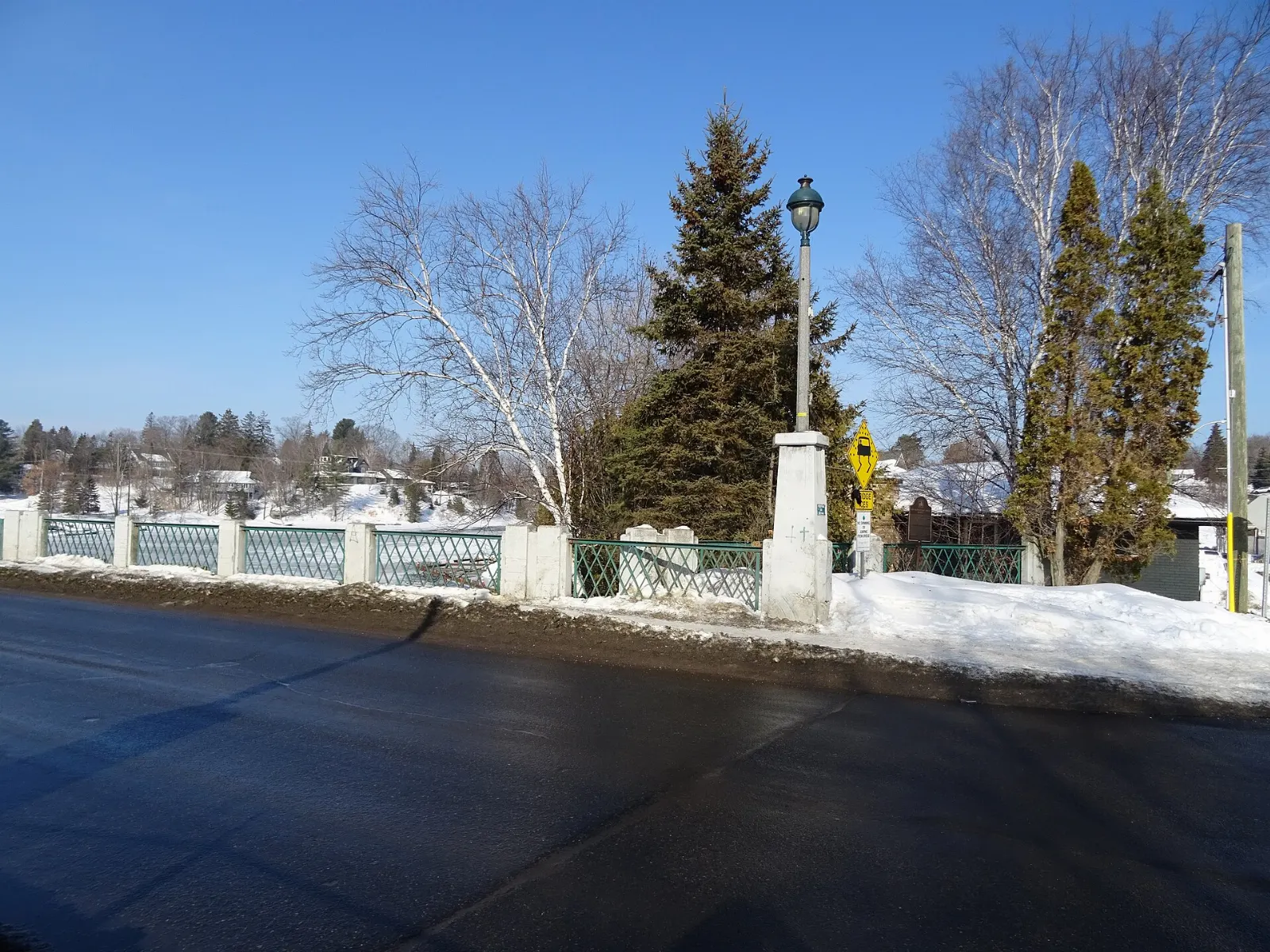 Muskoka River and waterfront in downtown Huntsville, Ontario