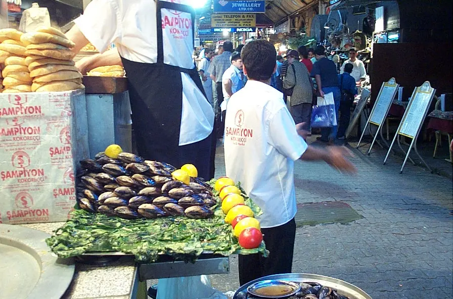 Midye dolma in Istanbul, Türkiye