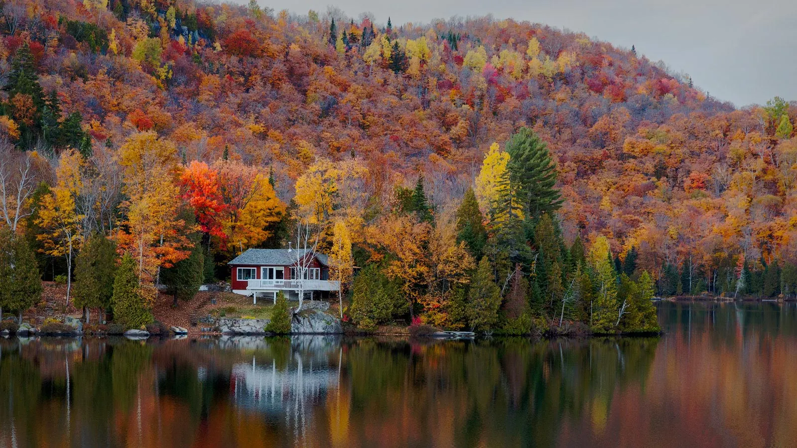 Autumn colors on the slopes of the Jacques-Cartier valley, Jacques-Cartier National Park, Quebec