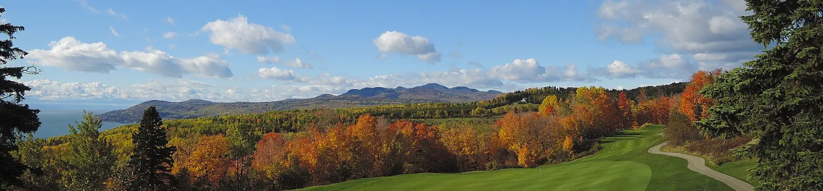 Riverside view at Pointe-au-Pic in La Malbaie with the St. Lawrence River beyond, Quebec