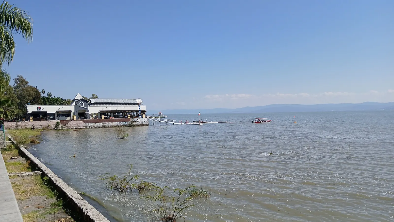 Lakeside promenade in Ajijic with view across the water, Lake Chapala, Jalisco