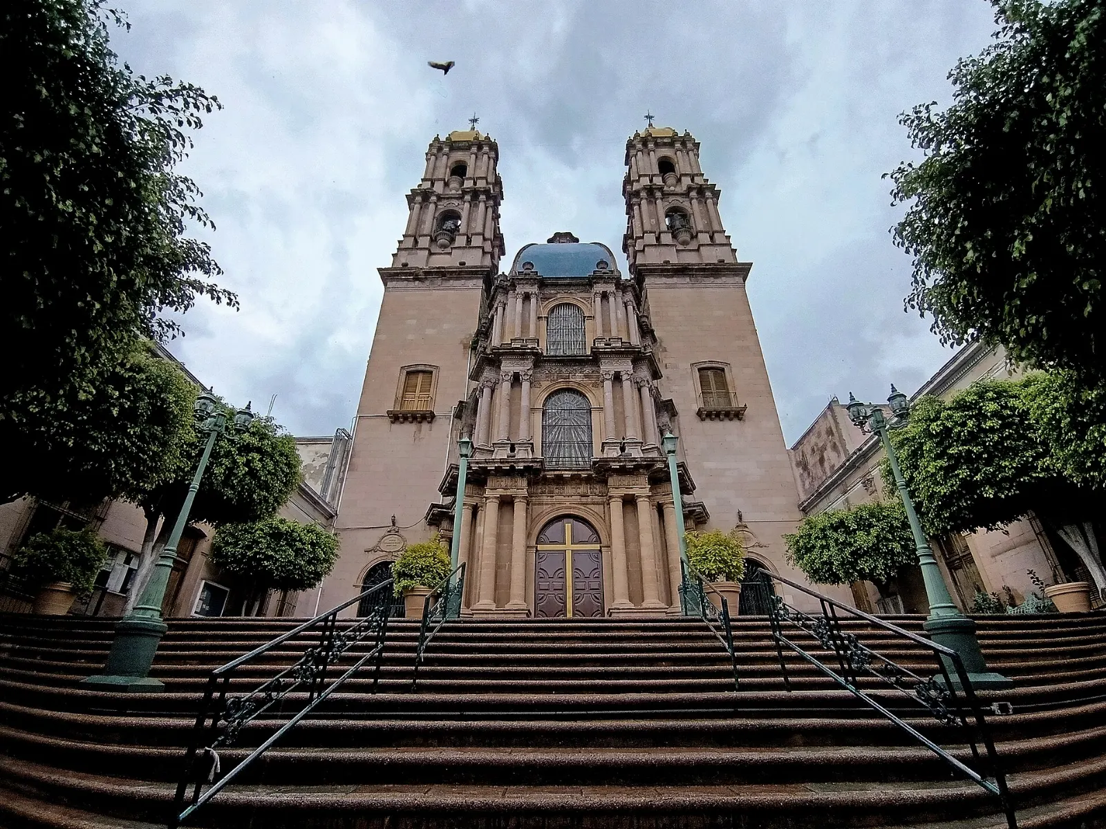 Churrigueresque facade of the Templo de Nuestra Señora de los Ángeles, León, Guanajuato