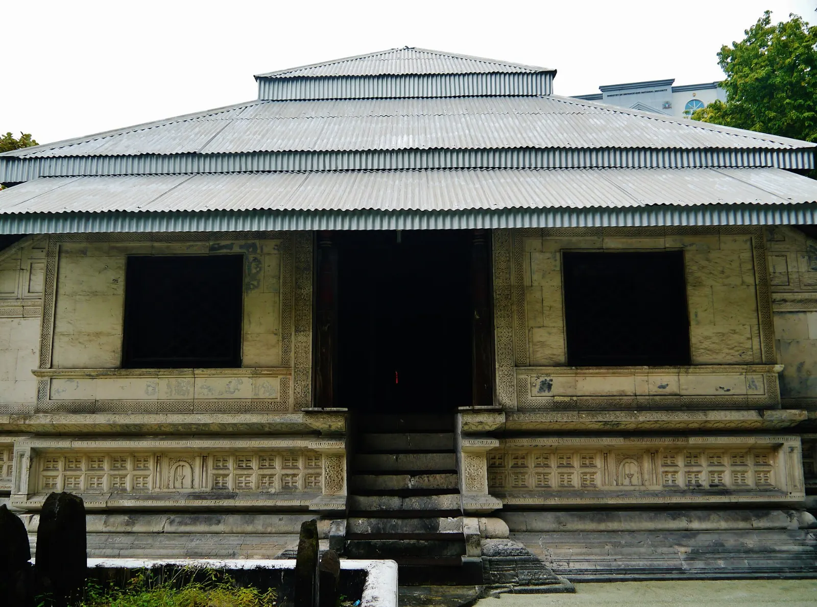 Old coral stone mosque with a white minaret and a graveyard of carved headstones in Malé, Maldives