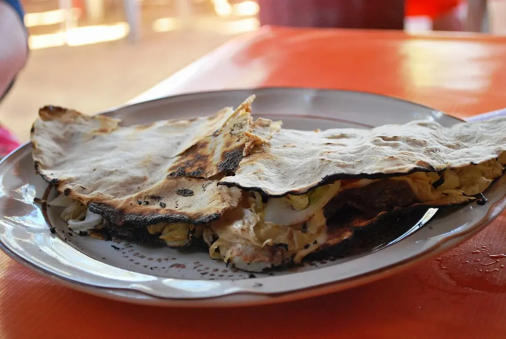 Tlayuda in Mazunte, Oaxaca