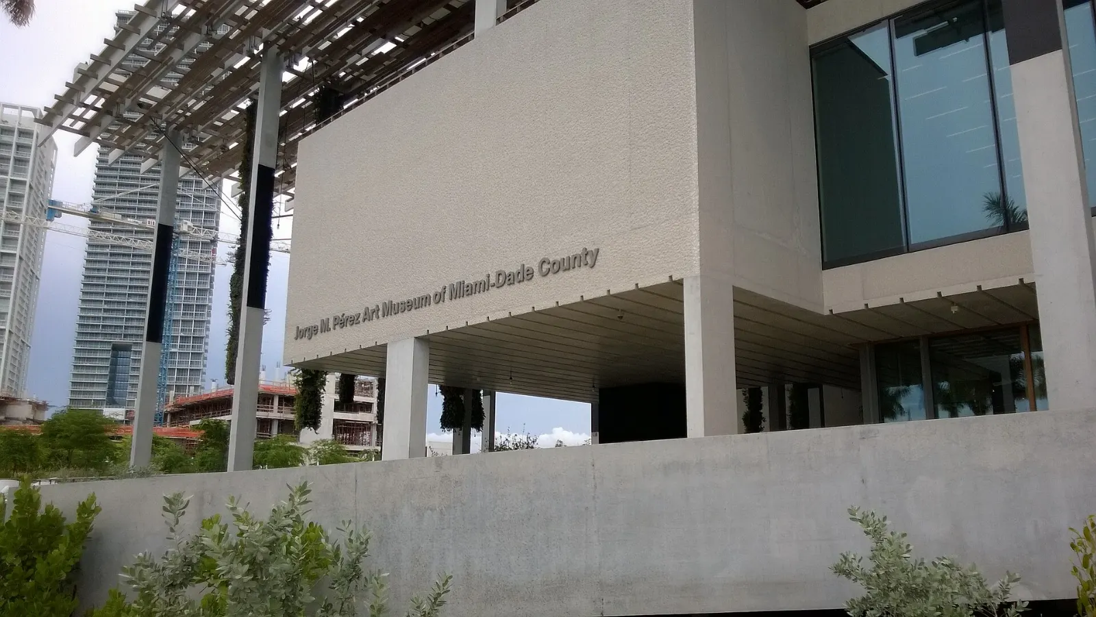 Museum building with hanging gardens and a wide shaded veranda on Biscayne Bay, Miami, Florida