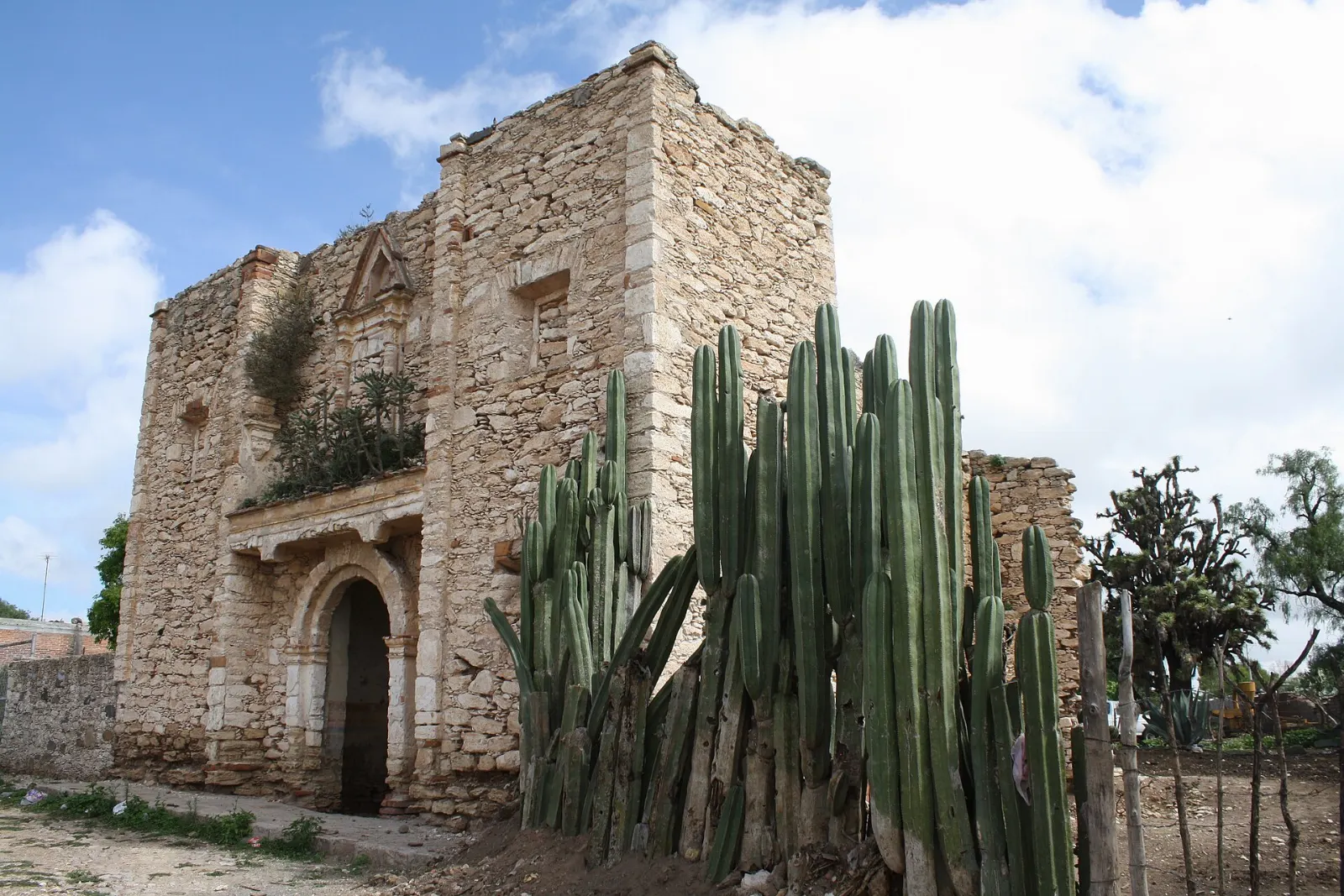 The parish church of San Pedro Apóstol with its cupola in Mineral de Pozos, Guanajuato