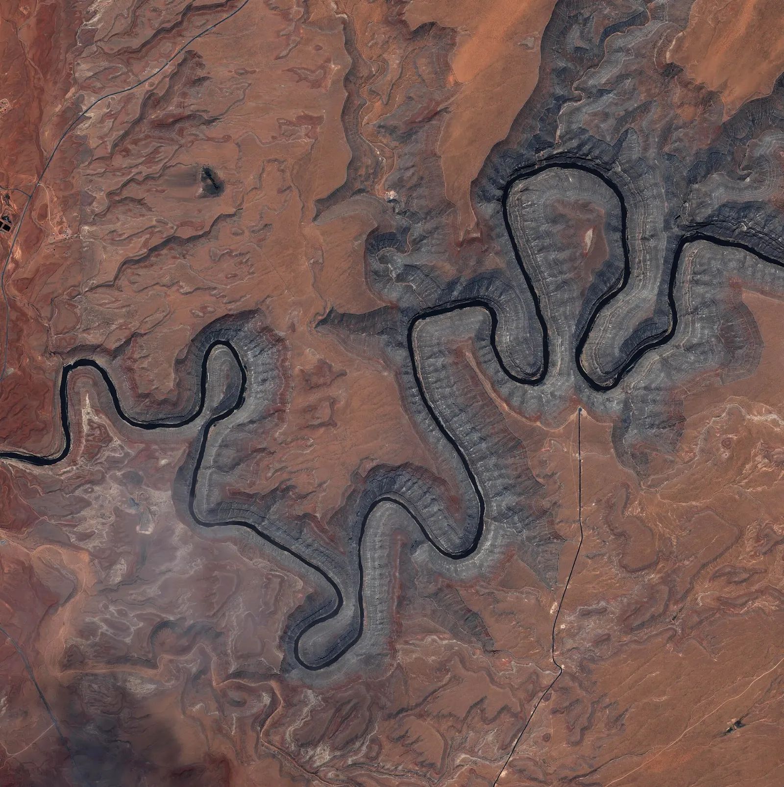 The San Juan River winding through deep looping canyon meanders, Monument Valley, Arizona and Utah