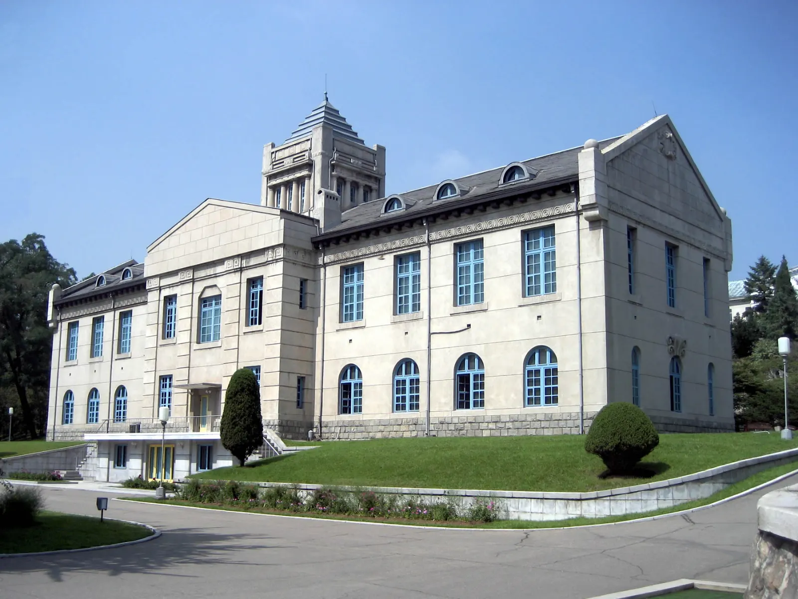 The entrance of the Nanaimo Museum in the city centre, British Columbia
