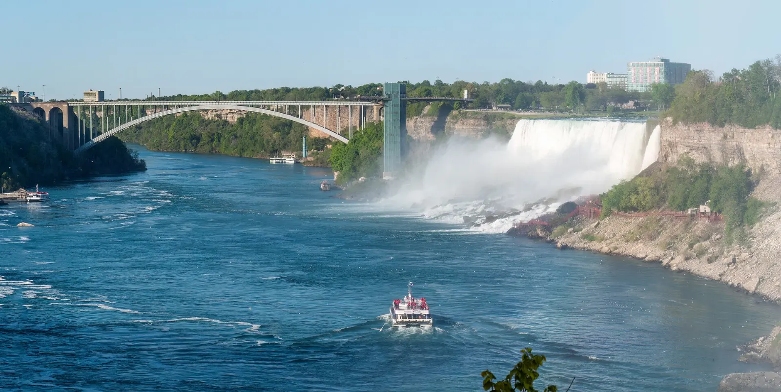 The arched Rainbow Bridge spanning the Niagara Gorge between the United States and Canada, Niagara Falls, New York