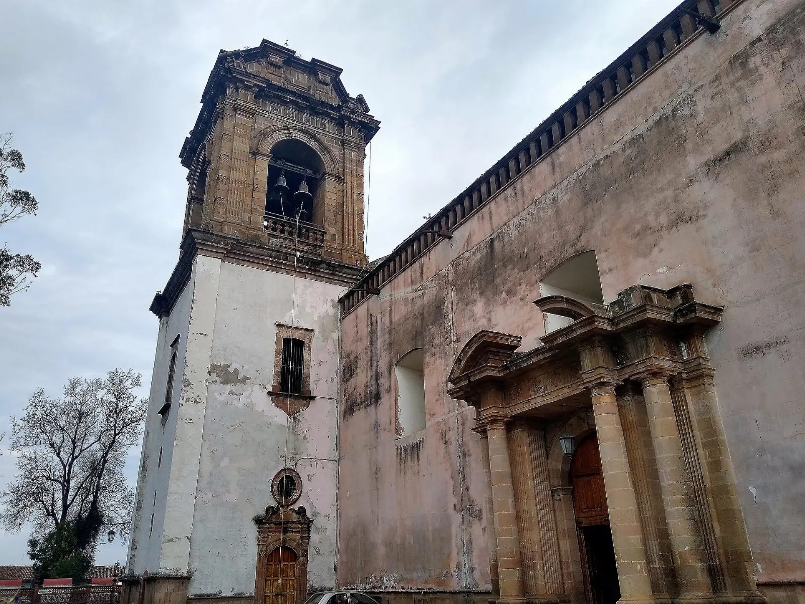 Facade of the Basílica de Nuestra Señora de la Salud in Pátzcuaro, Michoacán