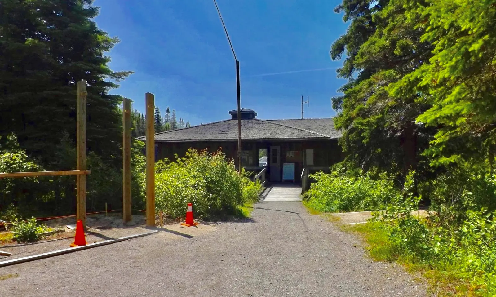 Visitor centre building at Hattie Cove in Pukaskwa, Pukaskwa National Park, Ontario
