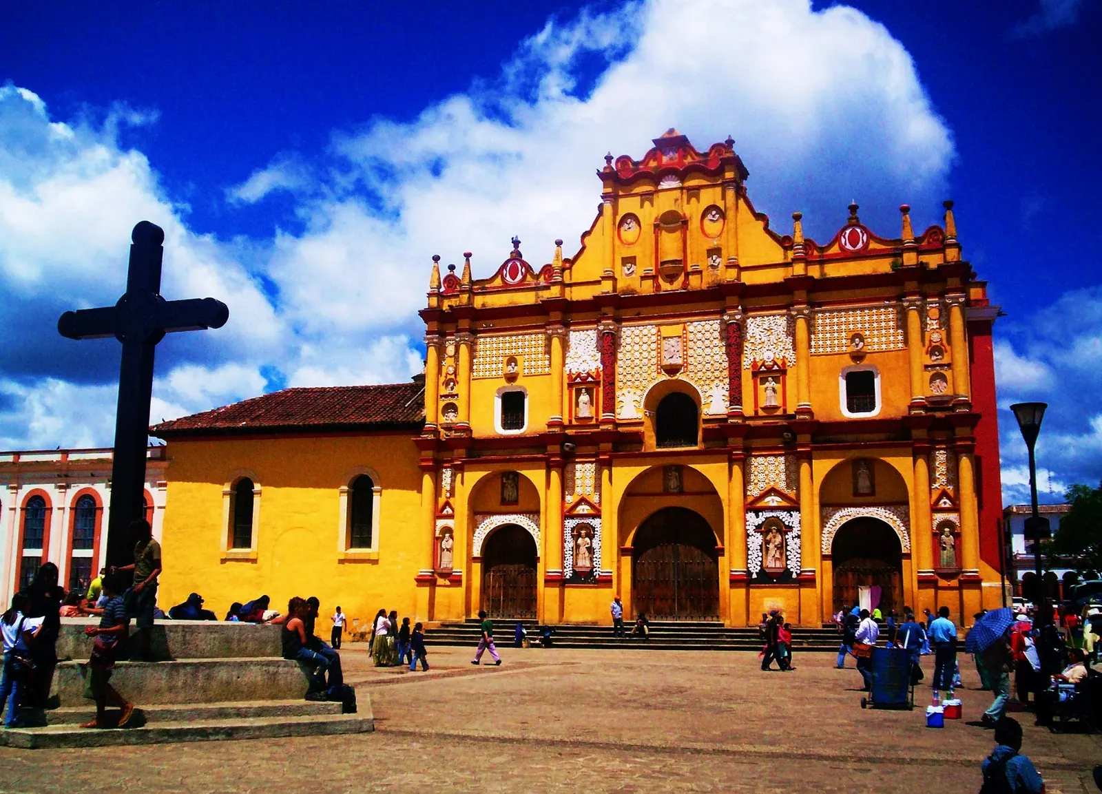The kiosk and gardens of the main plaza in San Cristóbal de las Casas, Chiapas