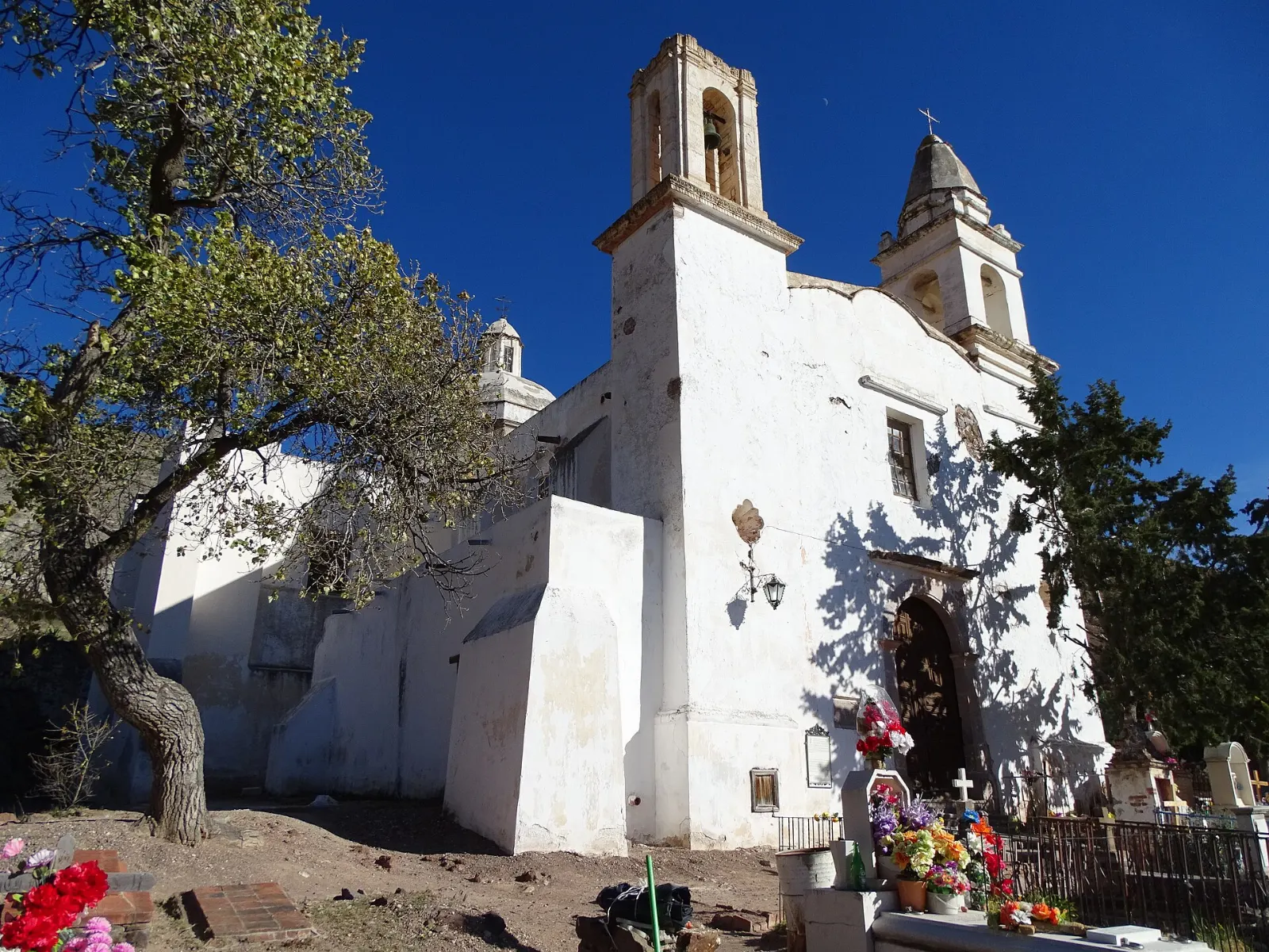 Pedestrian boulevard Calzada de Guadalupe in San Luis Potosí