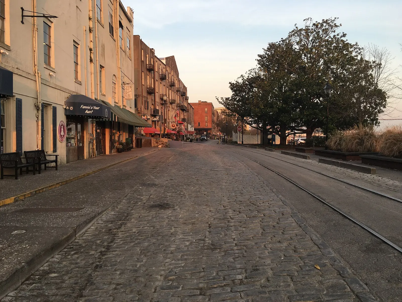 Old cotton warehouses along cobblestoned River Street beside the Savannah River, Georgia
