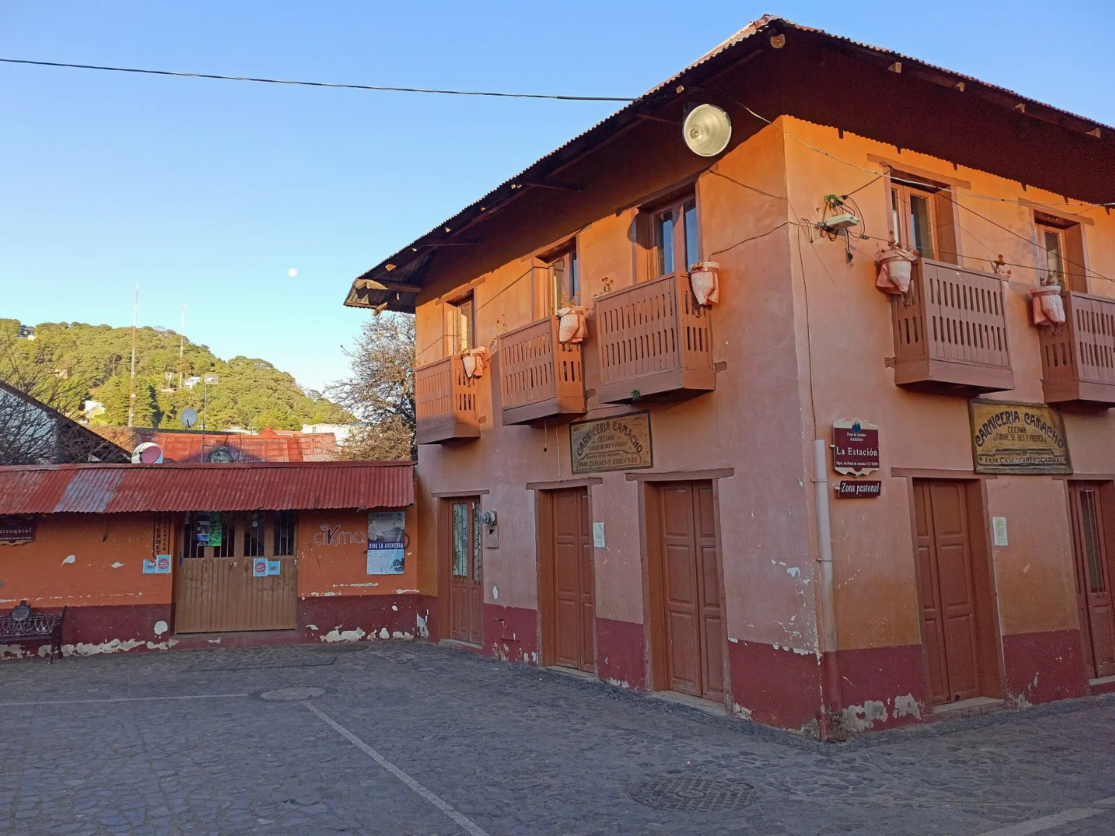 Mountain town of Pinal de Amoles surrounded by pine forest, Sierra Gorda, Querétaro