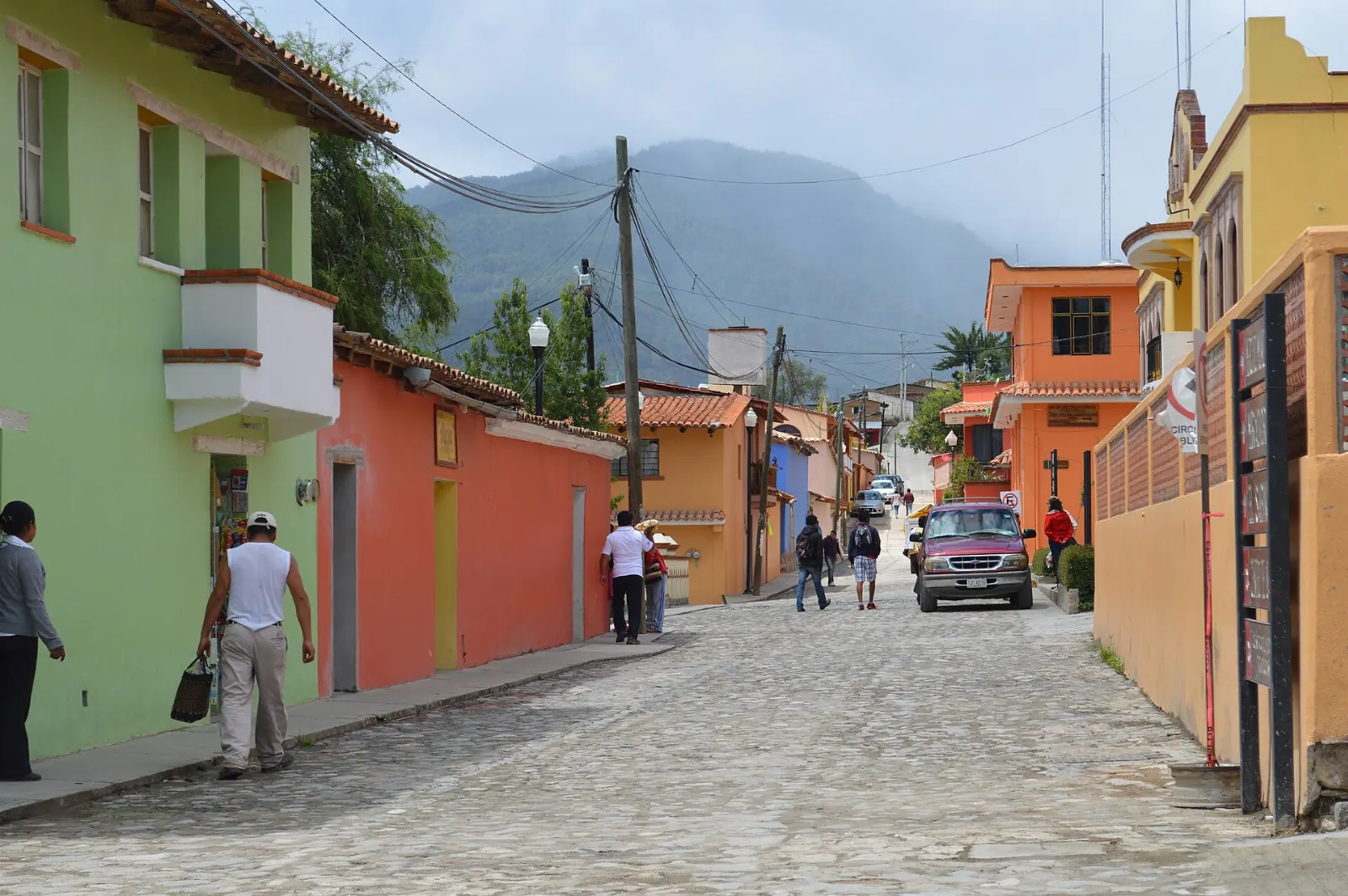 Streets and houses of Capulálpam de Méndez in the mountains, Sierra Norte, Oaxaca