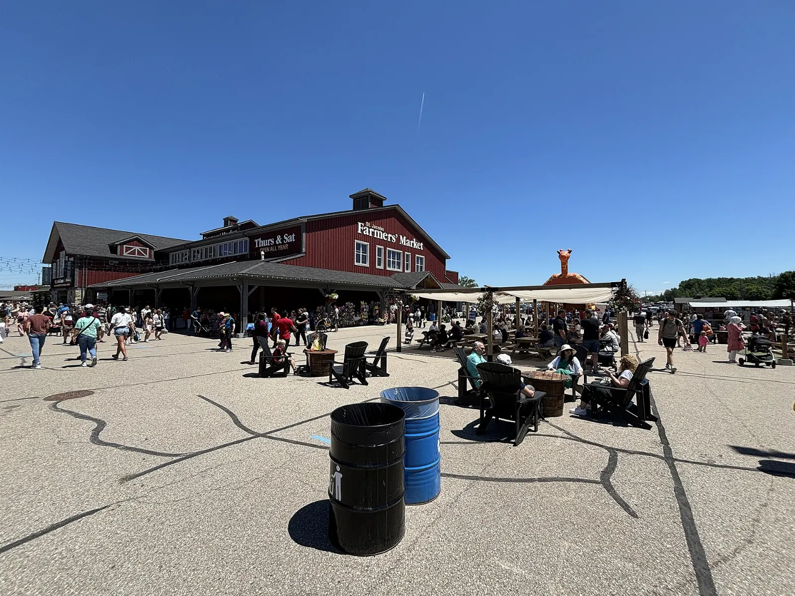 Stalls and visitors at the St. Jacobs Farmers Market, Ontario