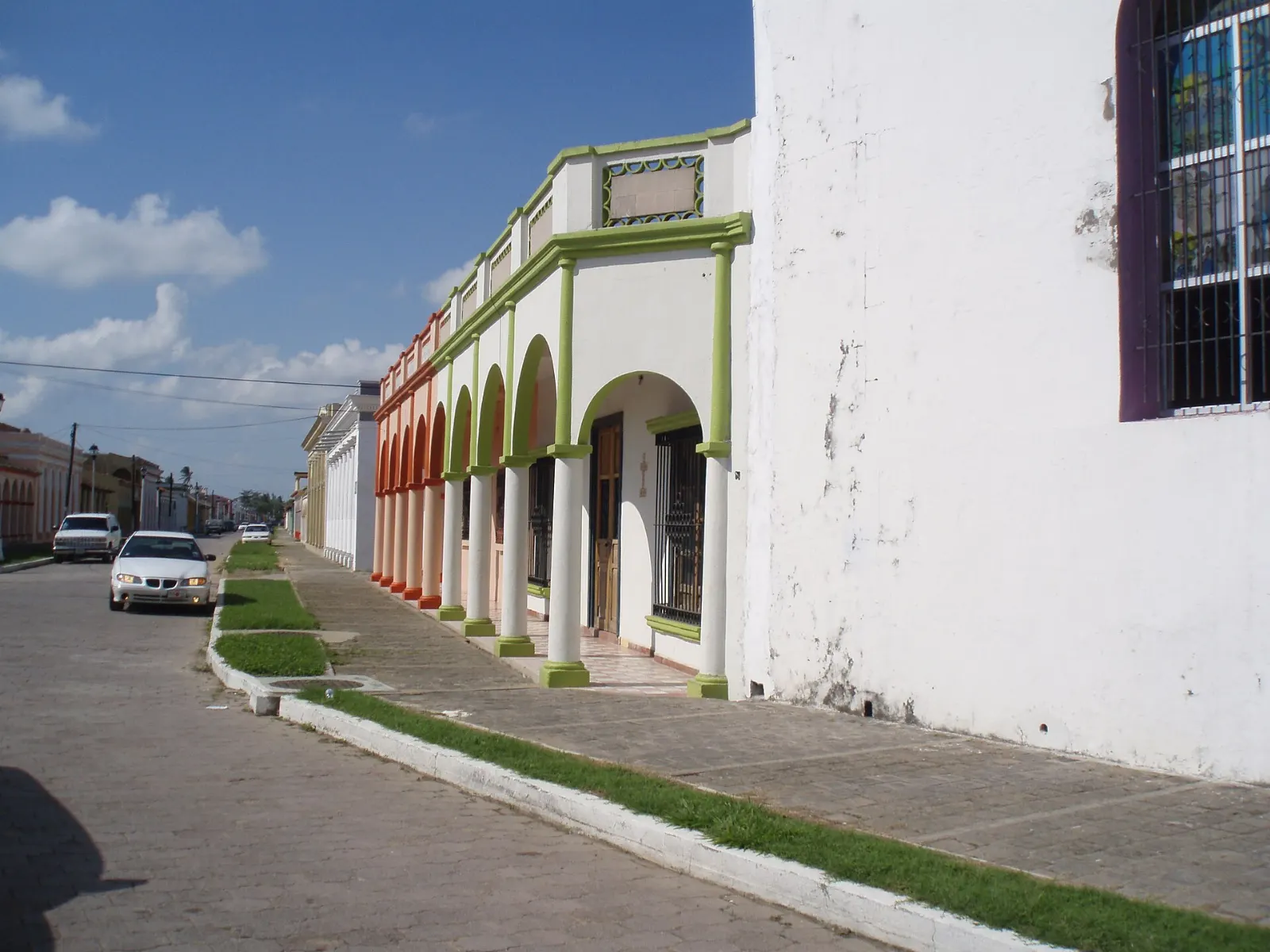Pastel colonial houses with arched porticos in Tlacotalpan, Veracruz