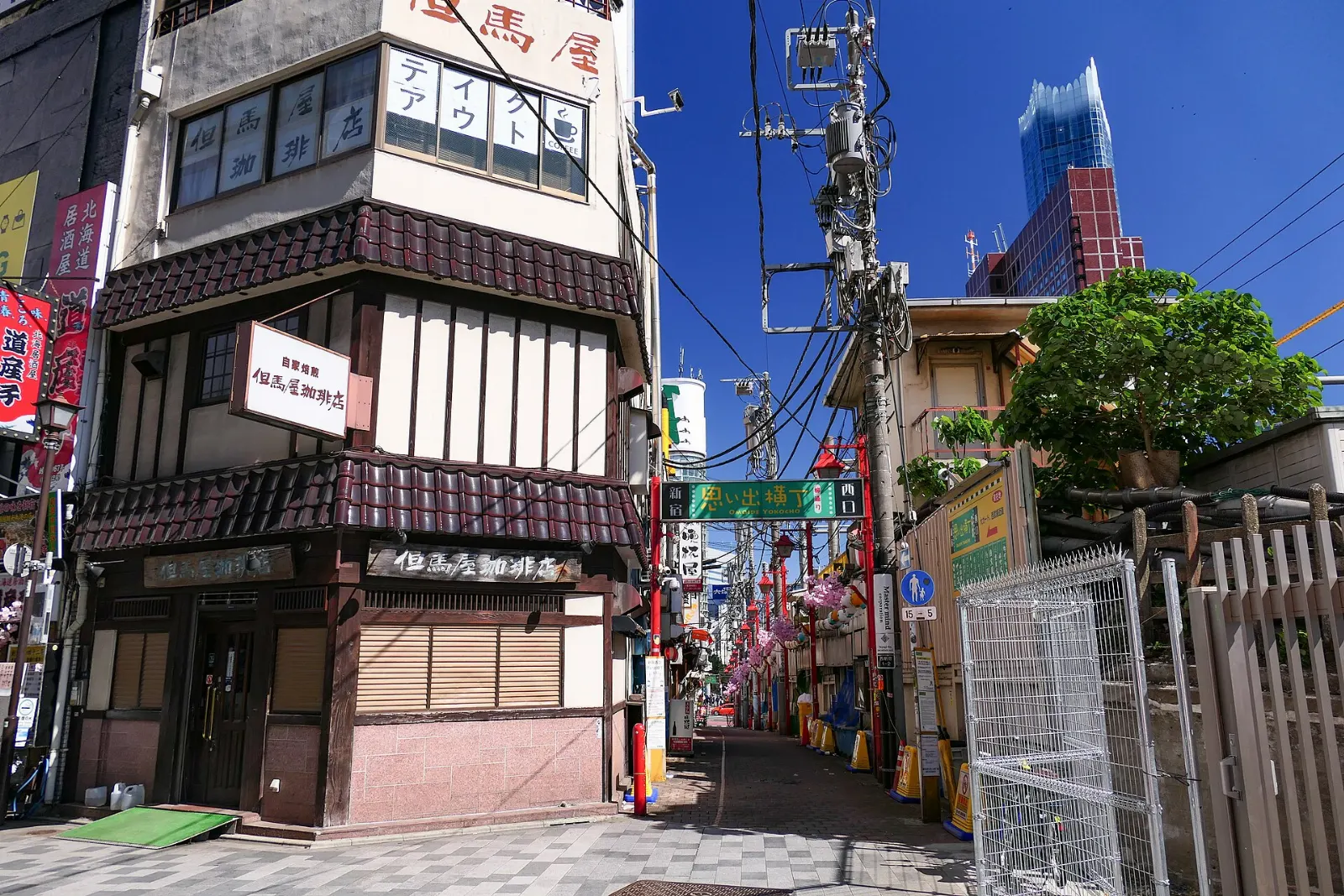 Narrow lantern-lit alley of tiny restaurants in Shinjuku, Tokyo, Japan