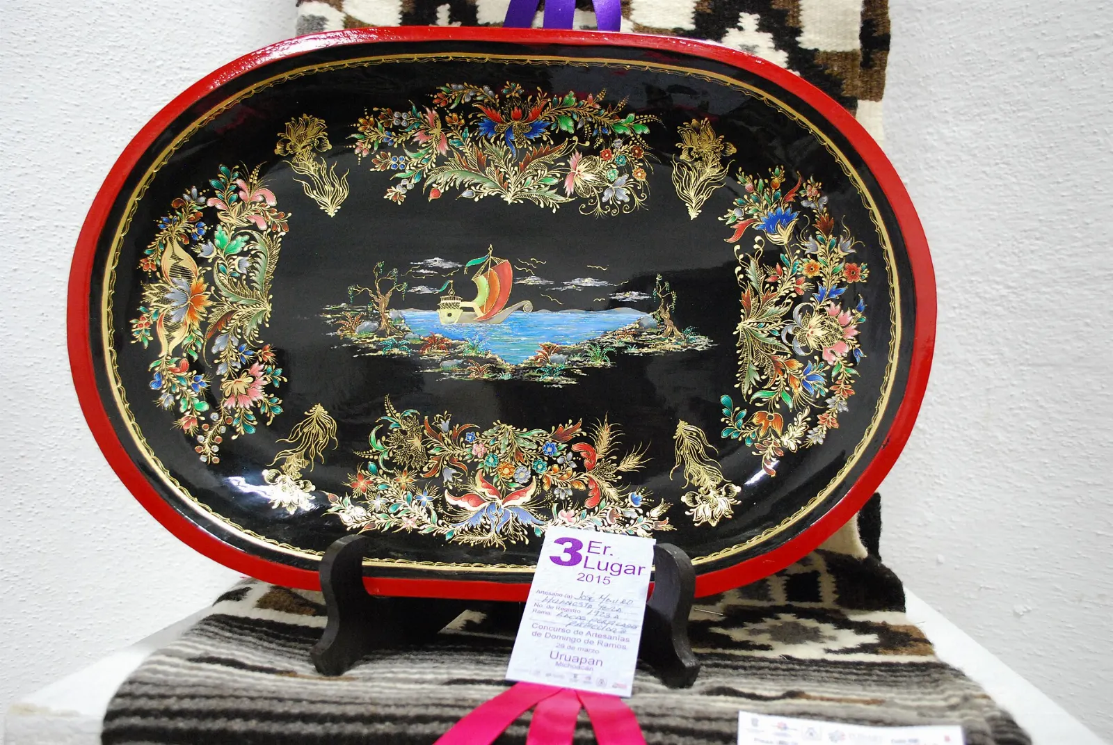 Lacquered wooden bowls decorated in the maque technique, Uruapan, Michoacán