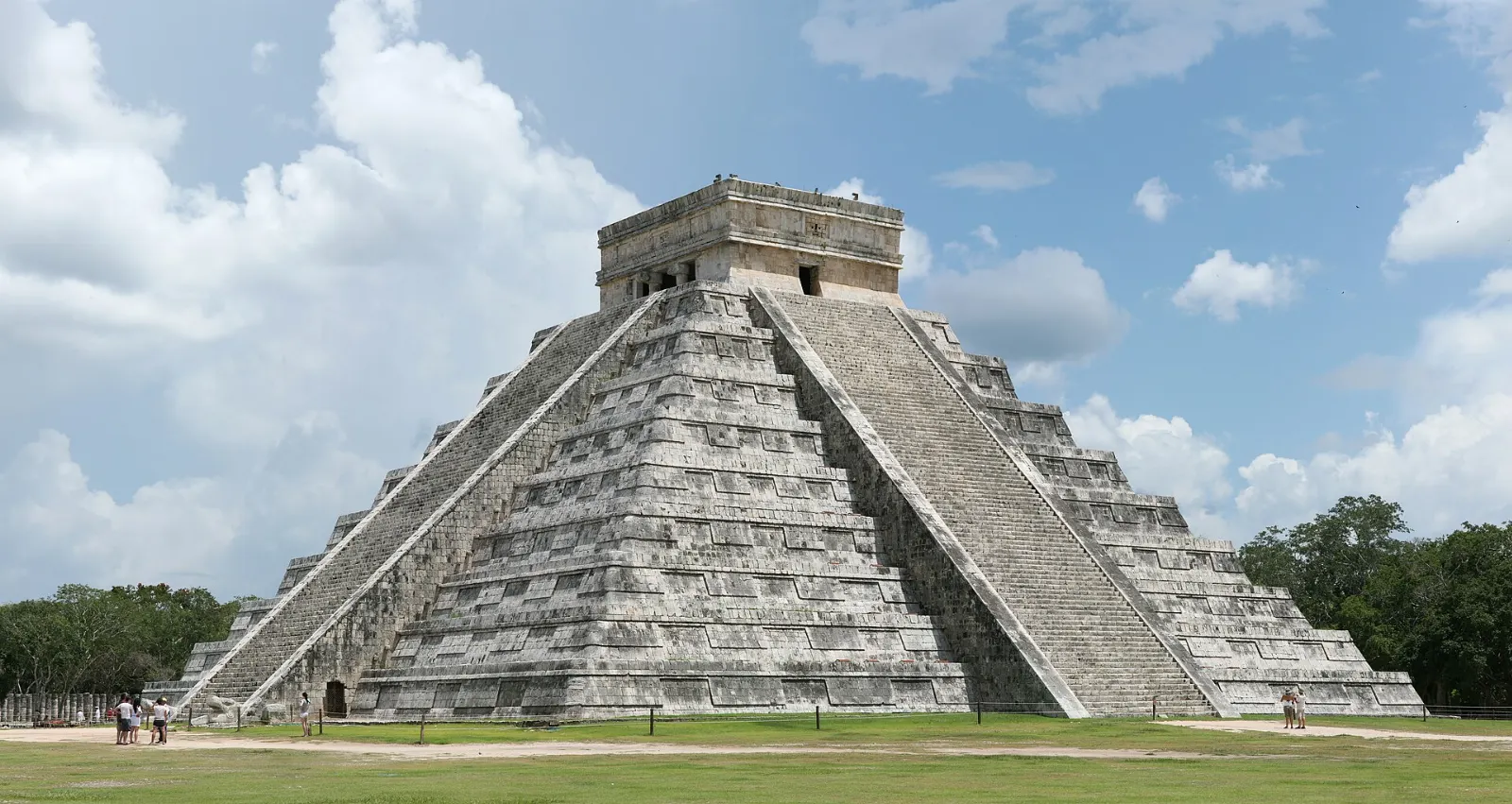 El Castillo pyramid at Chichén Itzá, Valladolid, Yucatán