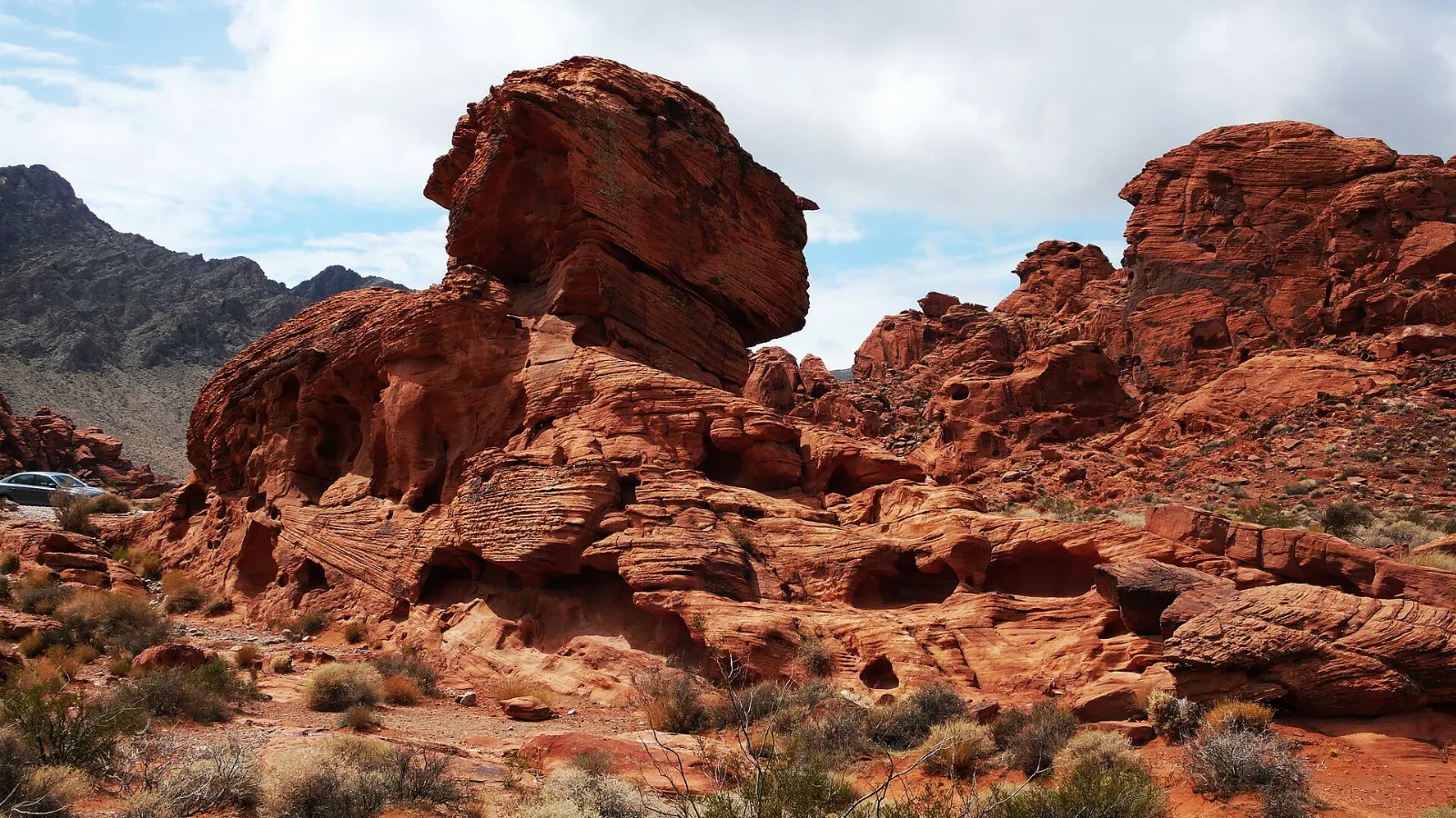 Rounded, layered sandstone formations known as the Beehives, Valley of Fire State Park, Nevada