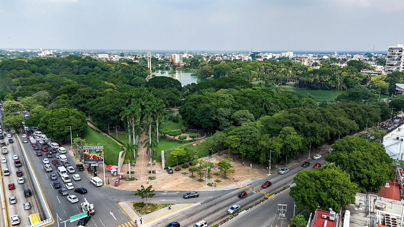 Lagoon and walkways in Parque Tomás Garrido Canabal, Villahermosa, Tabasco