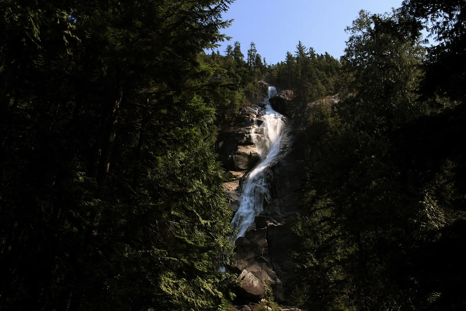 Shannon Falls dropping down a cliff near Squamish, Whistler, British Columbia