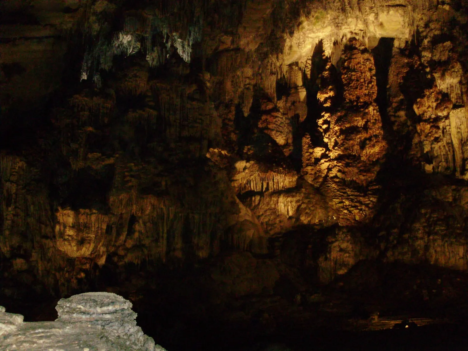 Cavern chamber with limestone formations in Grutas de Cacahuamilpa, Xochicalco, Morelos