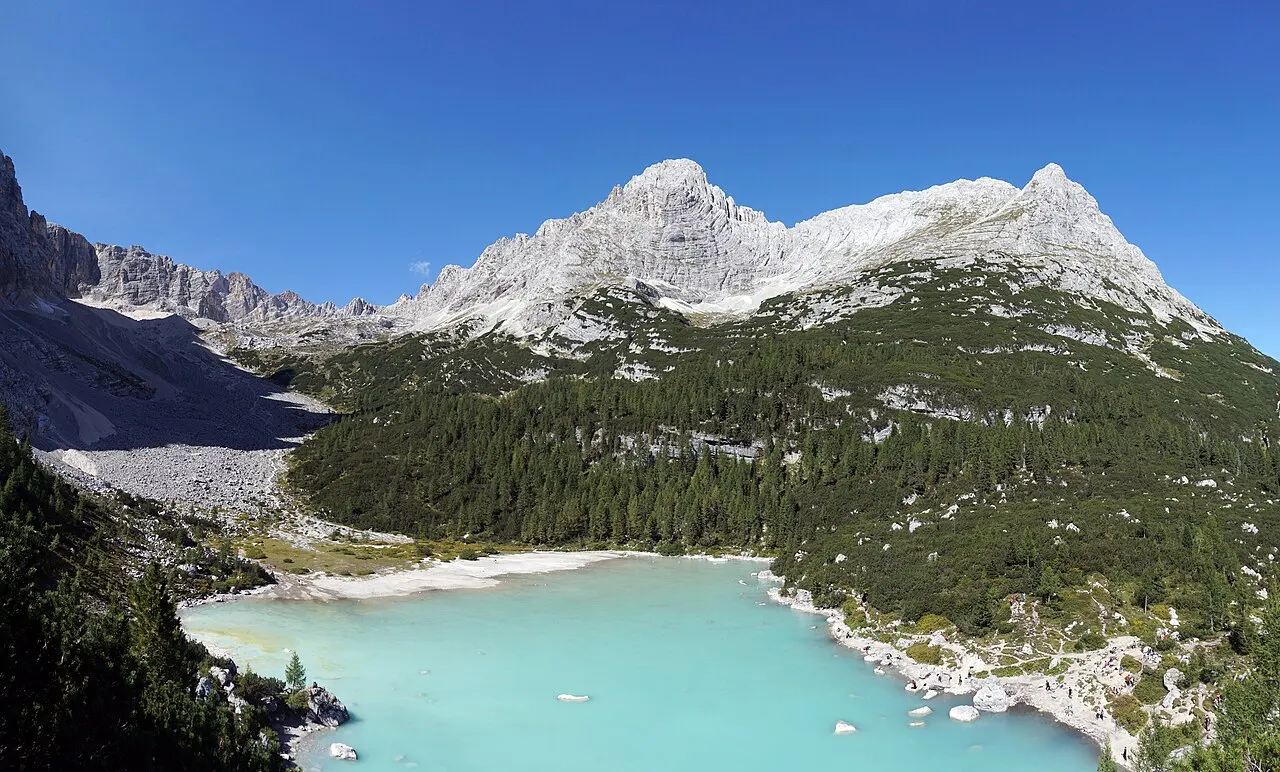 Lago di Sorapis, Dolomites, Italy