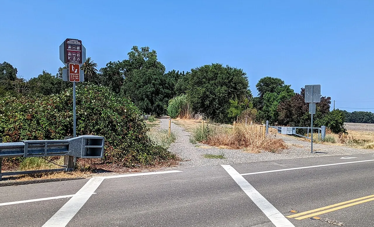Clarksburg Branch Line Trail, West Sacramento, California, United States