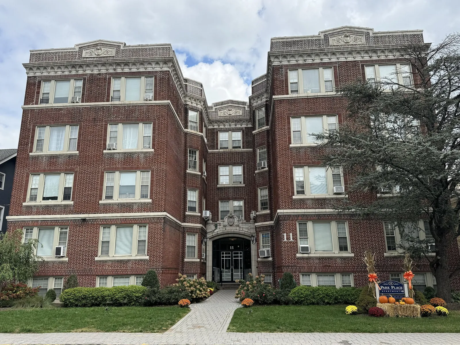 Bloomfield Historic District Postwar Apartments, Bloomfield, New Jersey, United States
