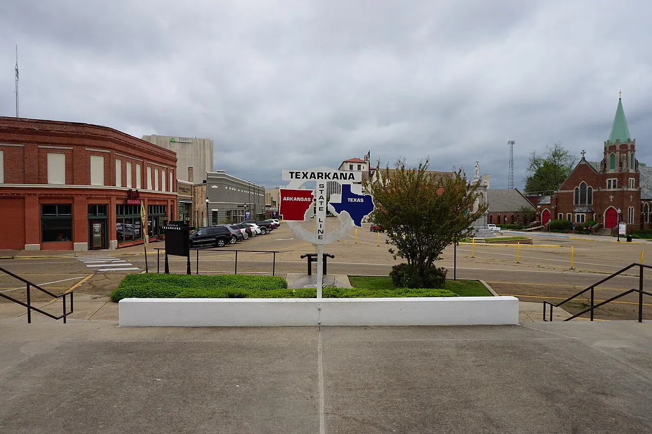 Texarkana State Line Avenue, Texarkana, Texas, United States