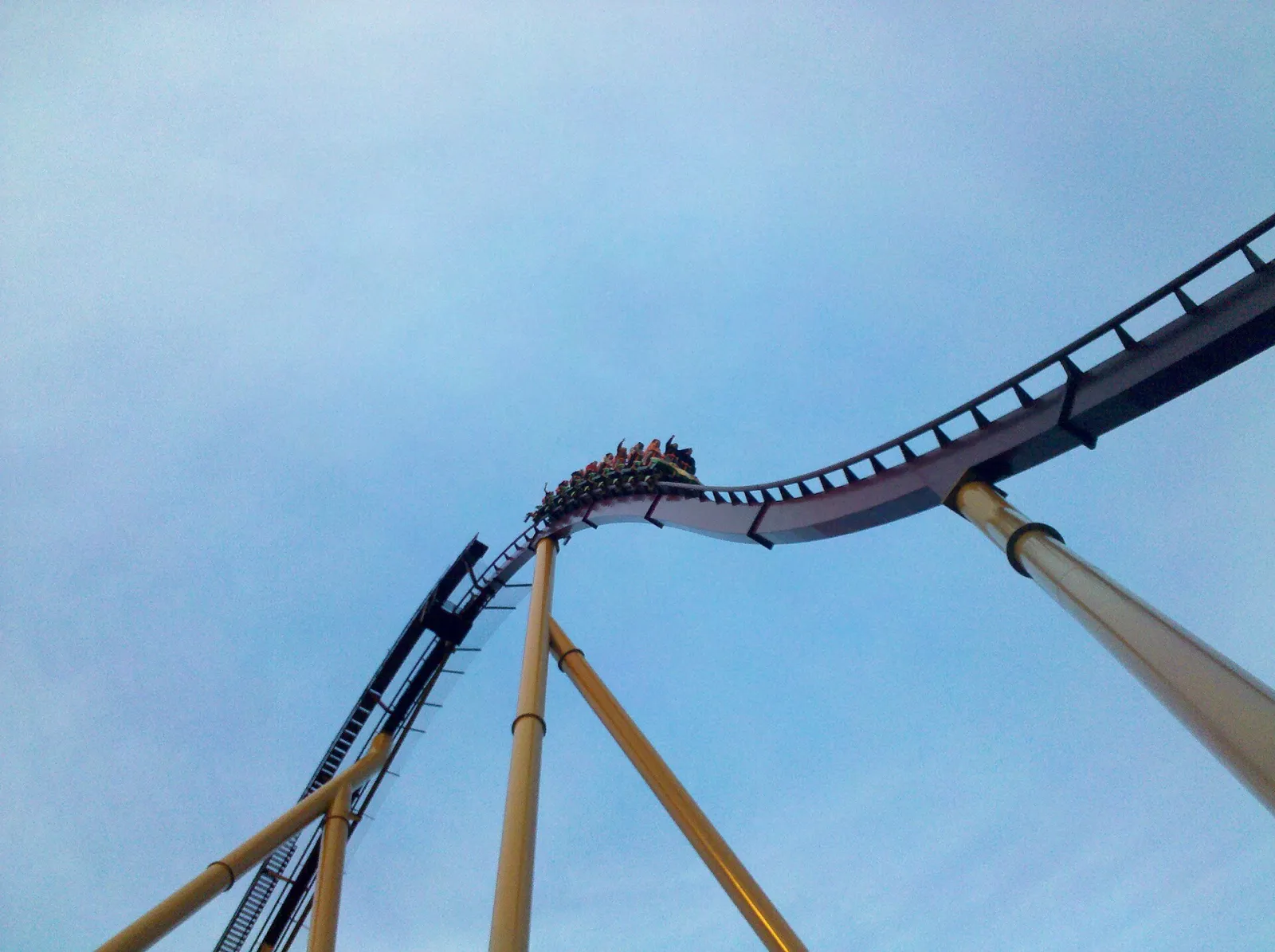 Diamonback at Kings Island. First Drop. panoramio, Mason, Ohio, United States