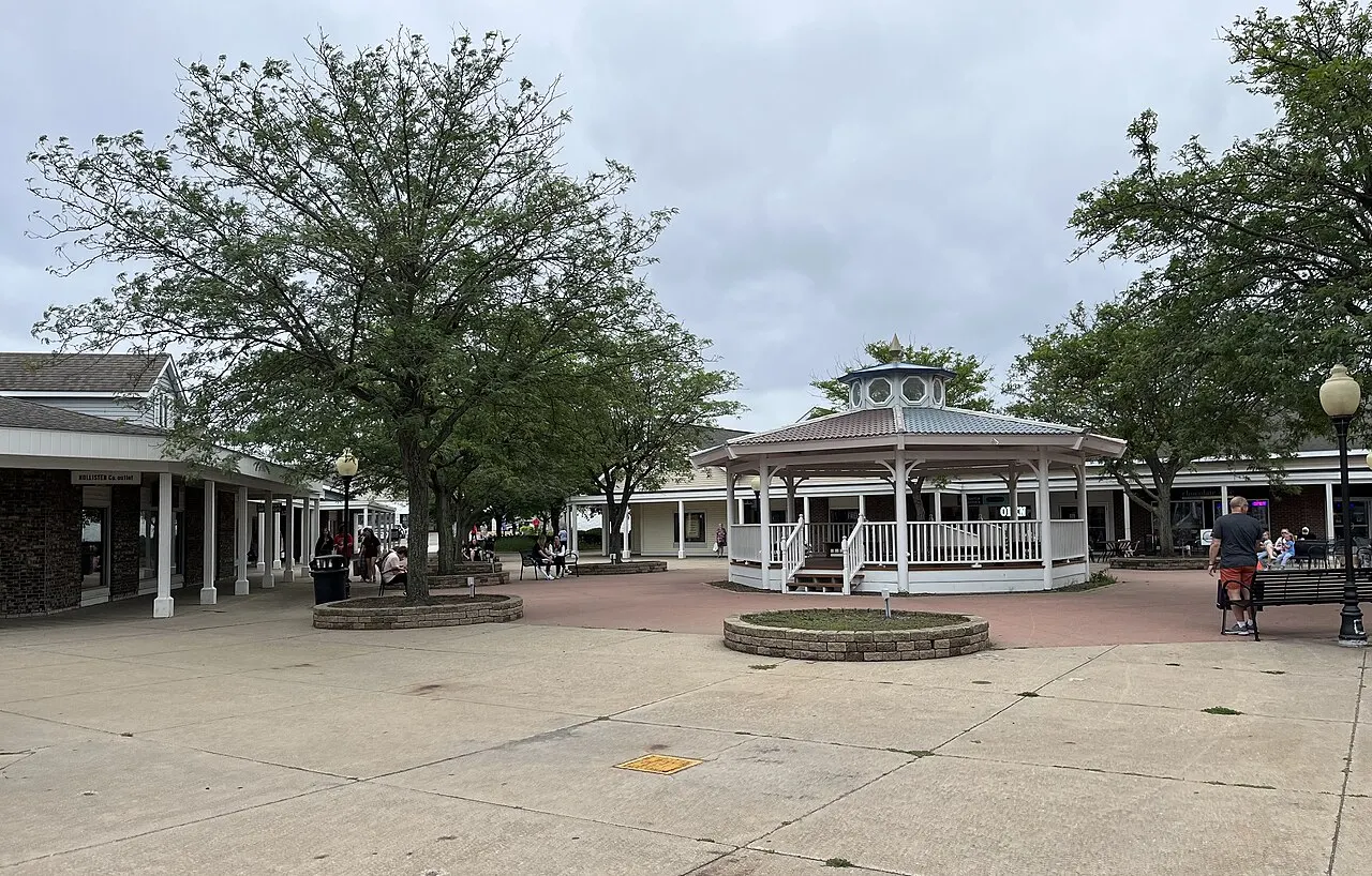 Lighthouse Place Premium Outlets, Michigan City, Indiana, United States