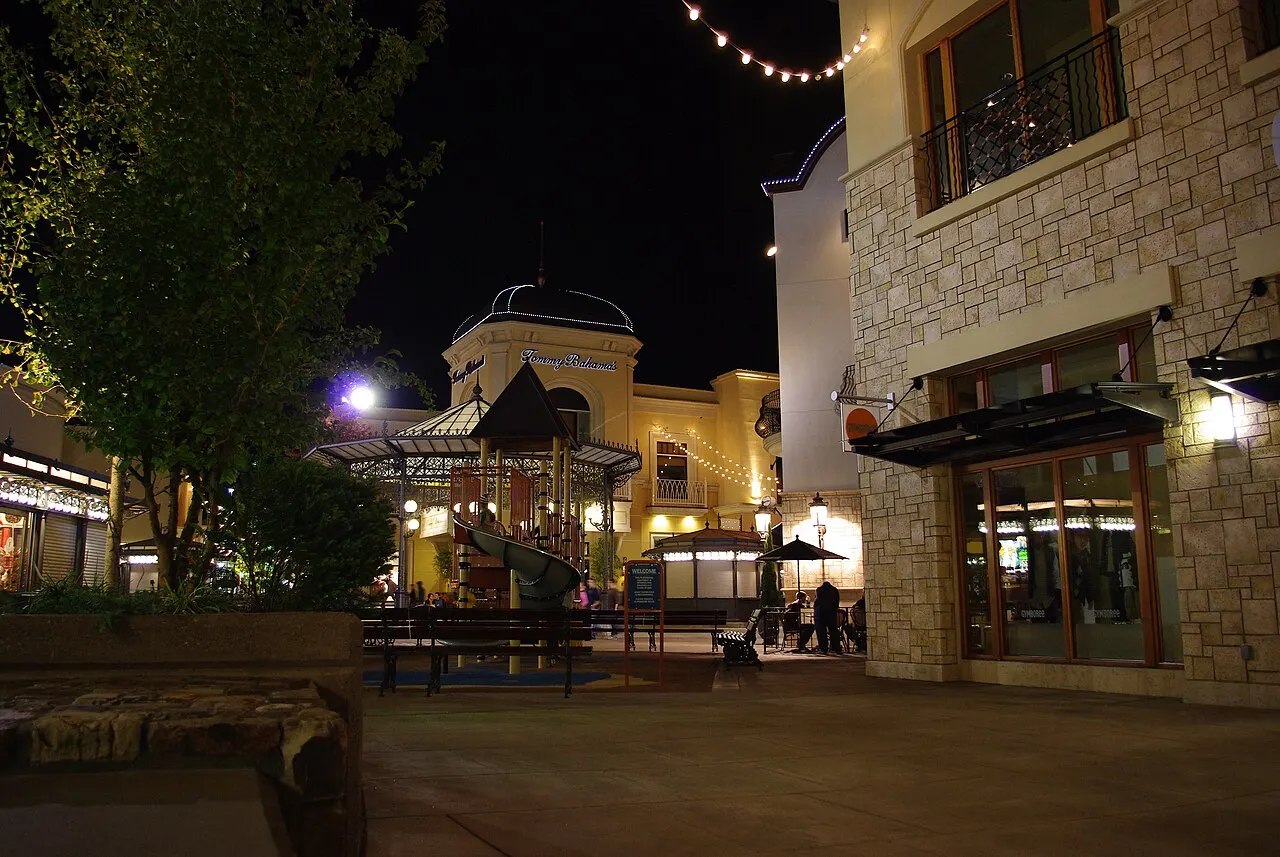 Bridgeport Village, Tualatin, Oregon, United States
