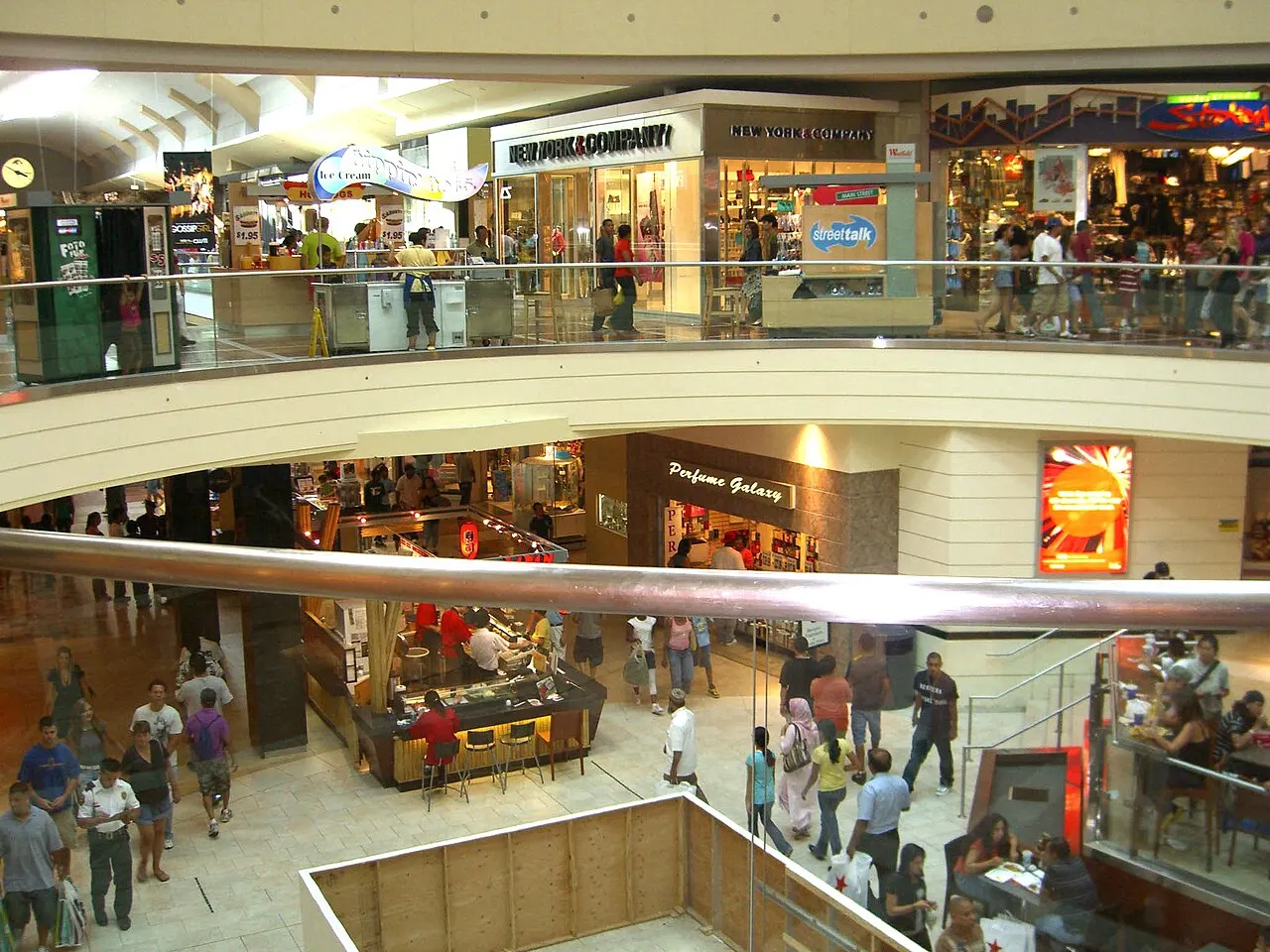 Westfield Garden State Plaza, Paramus, New Jersey, United States