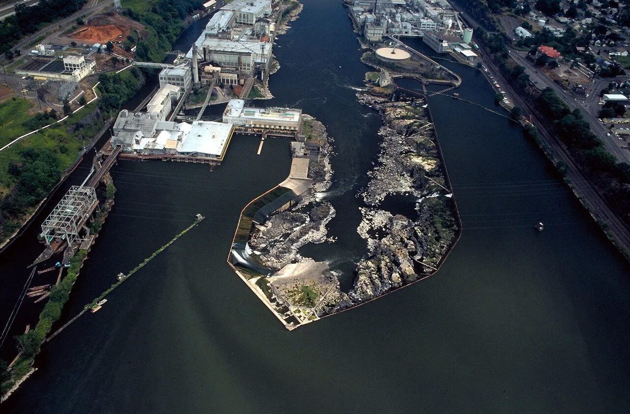 Willamette Falls Locks, West Linn, Oregon, United States