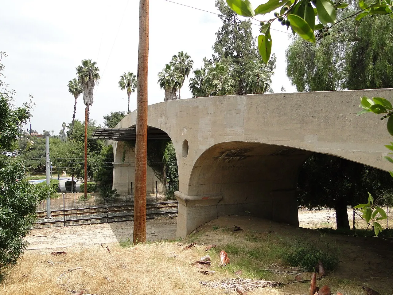Oaklawn Bridge and Waiting Station, South Pasadena, California, United States