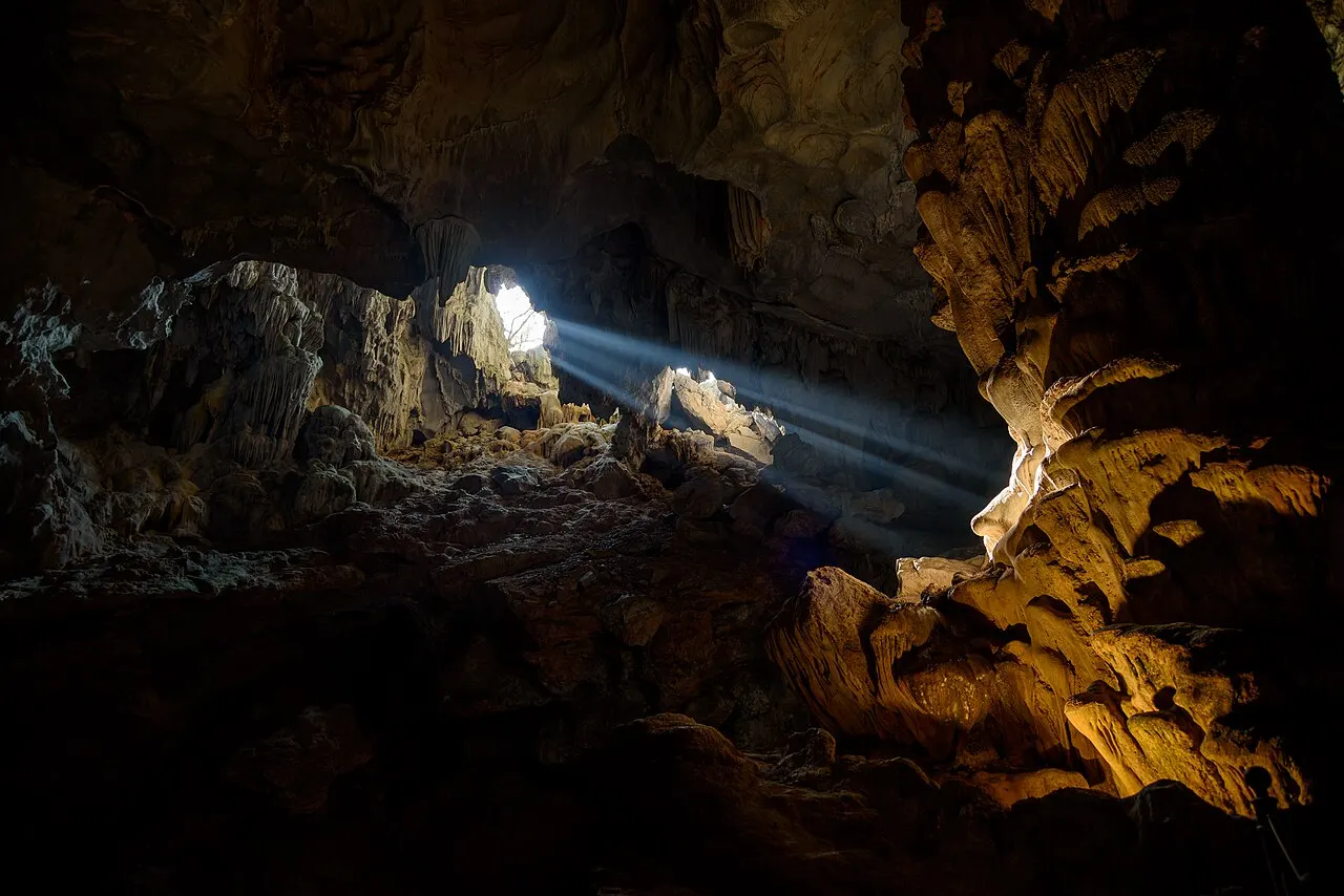 Dau Go Cave, Ha Long Bay, Vietnam