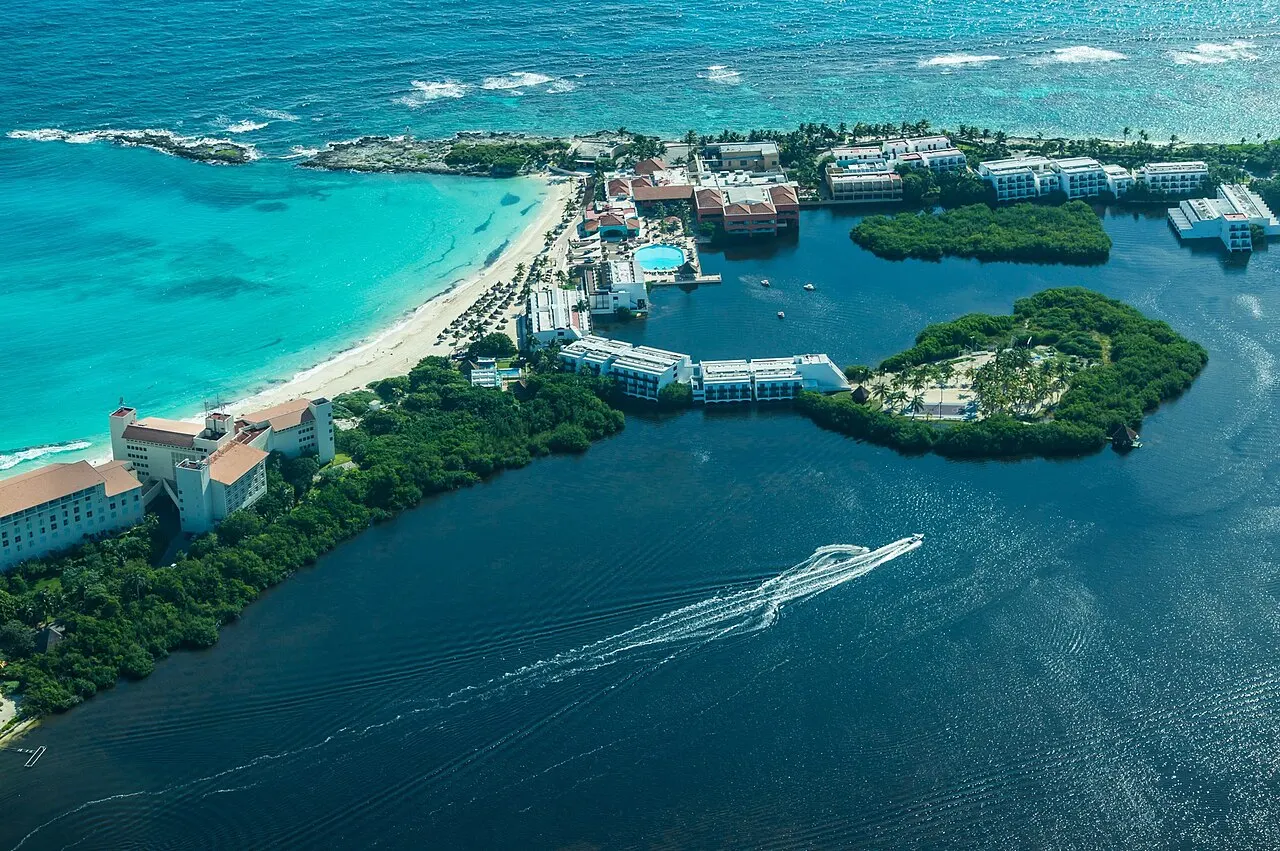 Nichupté Lagoon, Cancún, Quintana Roo, Mexico