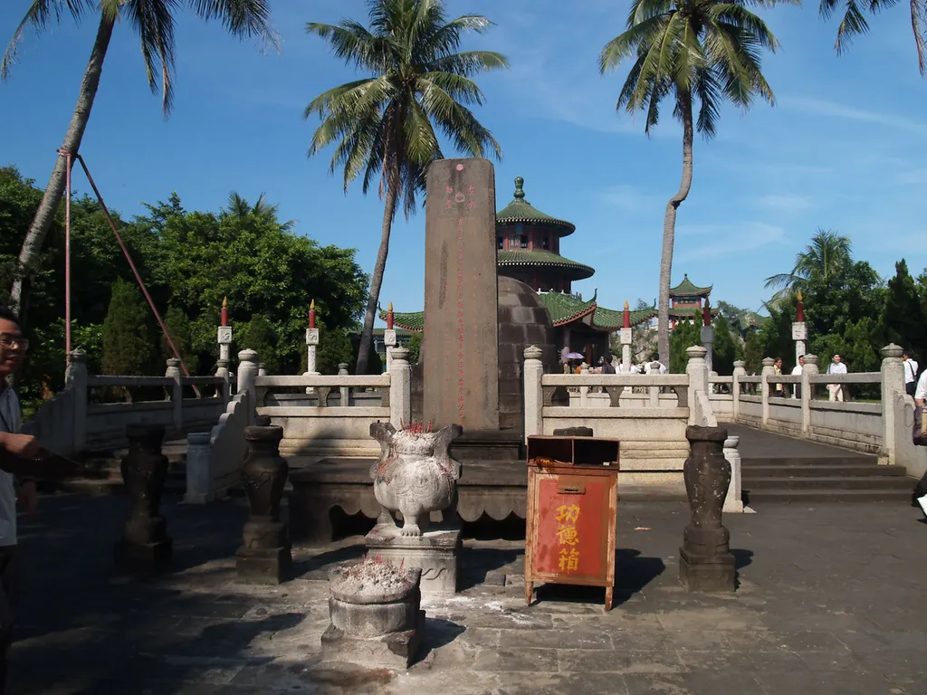 Hai Rui Tomb, Haikou, Hainan, China