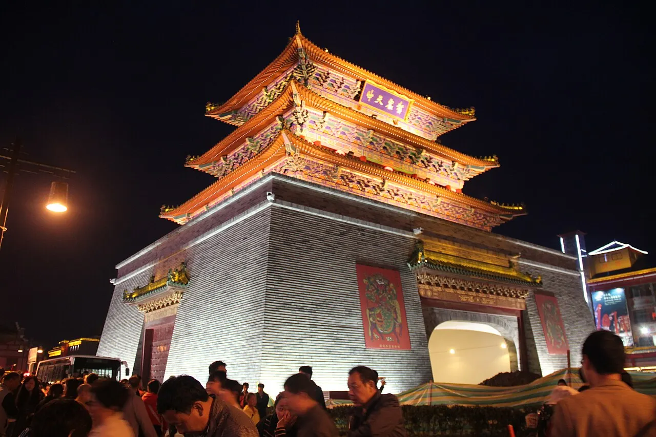 Kaifeng Gulou Night Market, Kaifeng, Henan, China