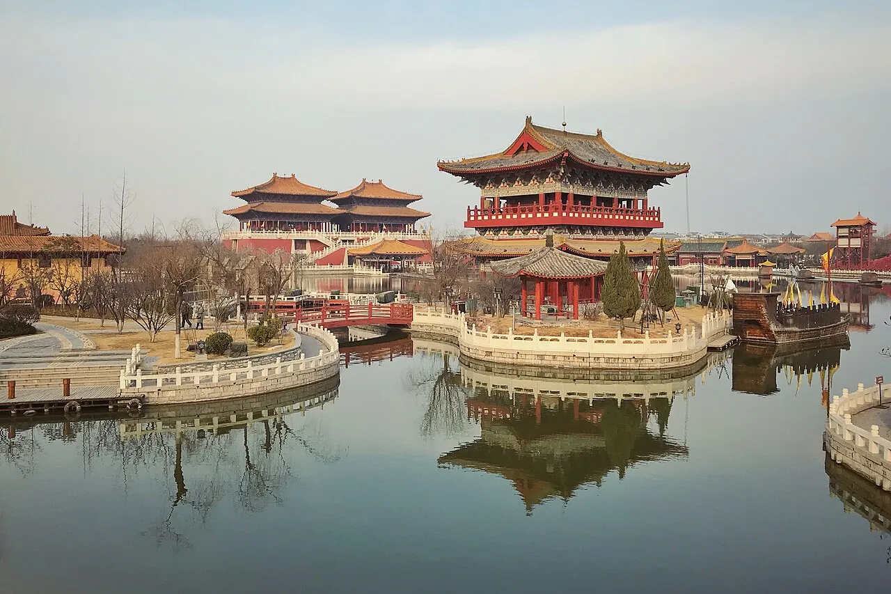 Qingming Riverside Landscape Garden, Kaifeng, Henan, China