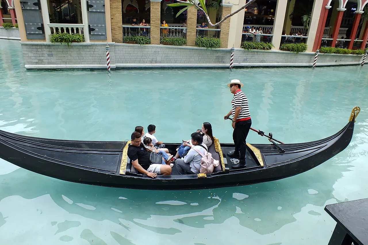 Venice Grand Canal Mall, Taguig, National Capital Region, Philippines